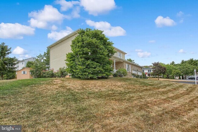 Building Photo - 3 Bedroom Home