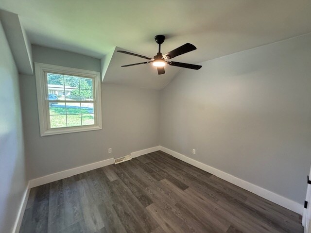 Building Photo - 305 Rollingwood Rd