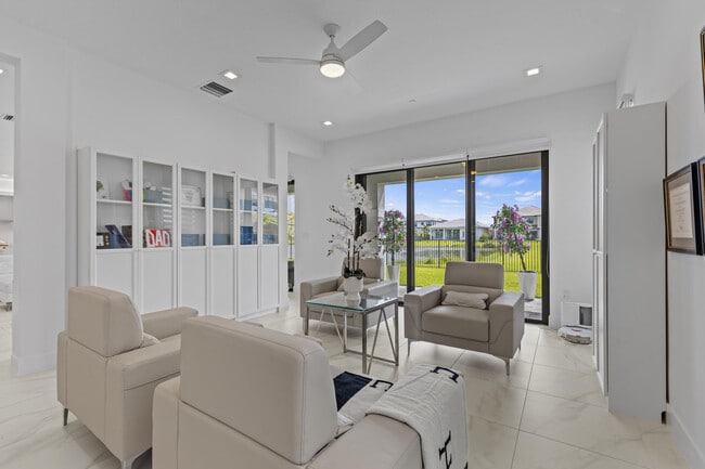 Building Photo - 12884 Wingspan Ct