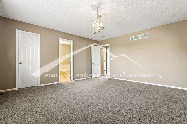 Building Photo - Spacious Home with gorgeous kitchen and central AC!