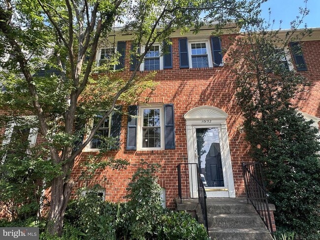 Building Photo - 10152 Village Knolls Ct