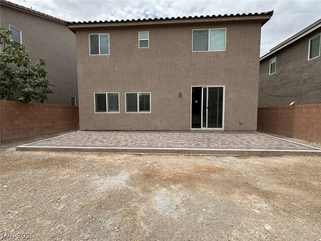 Building Photo - 5582 Sancho Throne Rd