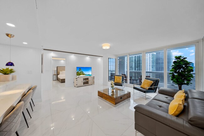 Building Photo - 1717 N Bayshore Dr