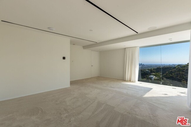 Building Photo - 1853 Sunset Plaza Dr