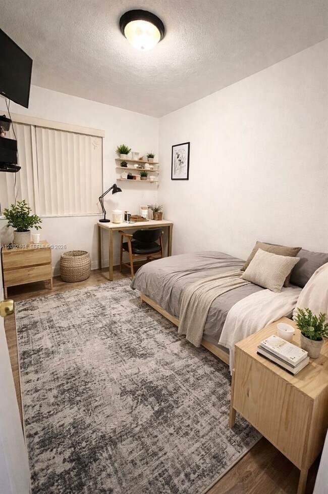 Building Photo - 581 NW 185th St