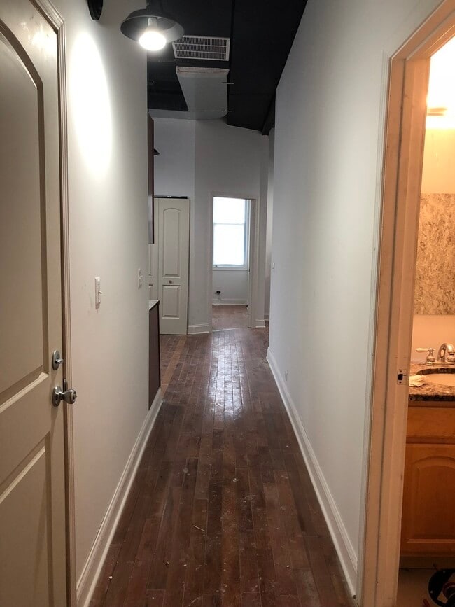 Building Photo - 3436 S Western Ave