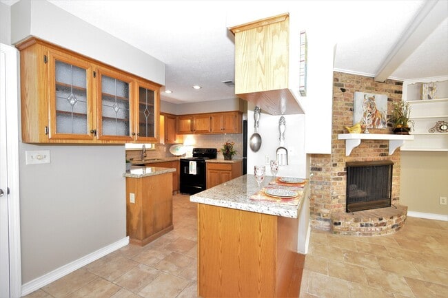 Building Photo - 6011 Arboles Dr