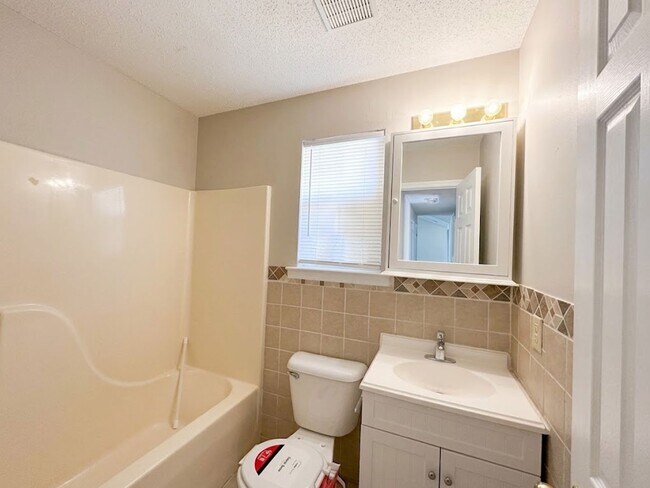 Building Photo - 1469 Flo Zechman Dr