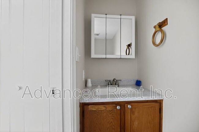 Building Photo - 339 Overlea Pl