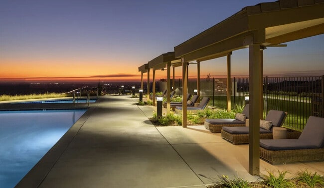 Building Photo - Pique at Iron Point