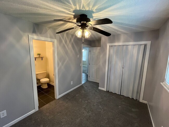 Building Photo - Nice One-Level 3 Bedroom 1.5 Bath Home