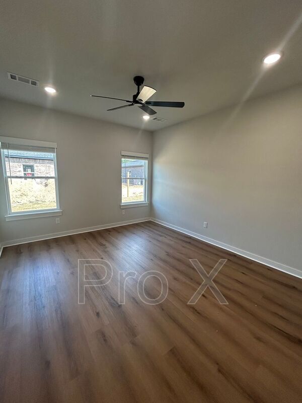 Building Photo - 621 Cosmos St