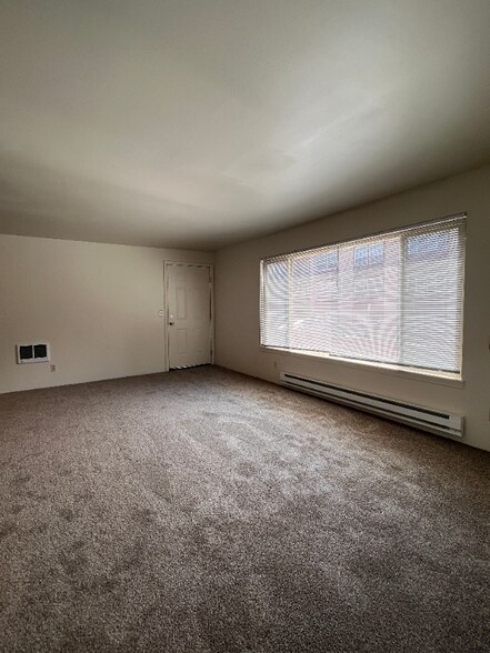 Building Photo - 3033 NE 140th St
