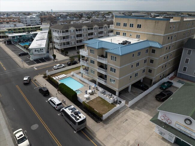Building Photo - 411 E Morning Glory Rd