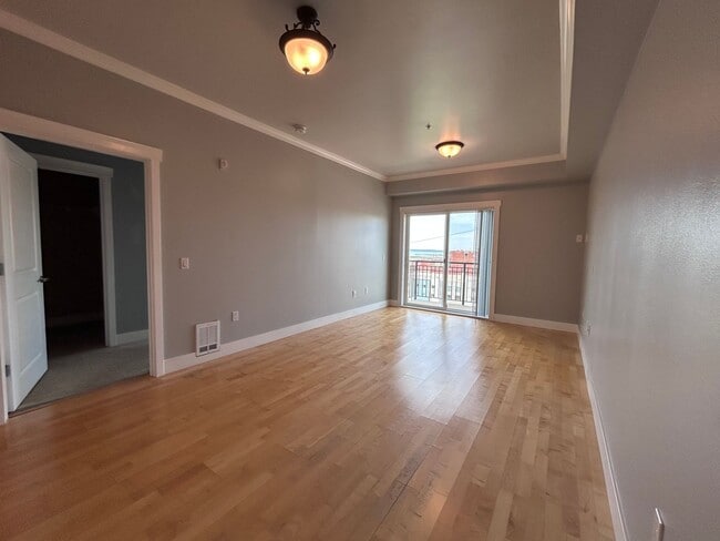 Building Photo - 1 Bed, 1 Bath Condo with Bellingham Bay View and parking garage