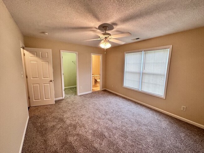 Building Photo - 2112 Walnut Bluffs Ln