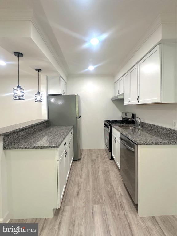 Building Photo - 4211 Americana Dr