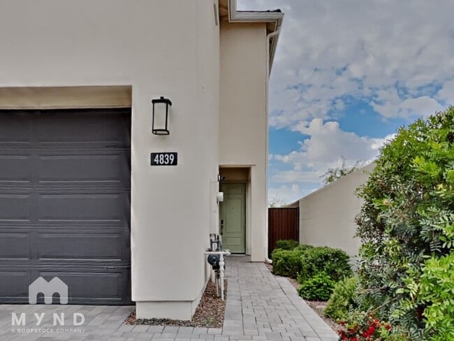 Building Photo - 4839 E Village Dr