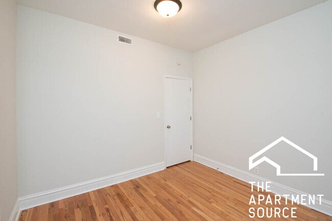 Building Photo - 1255 N Harding Ave