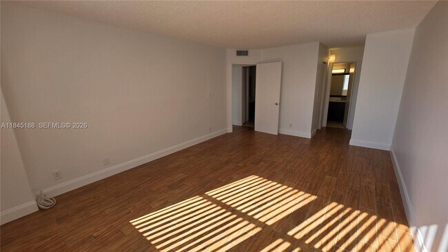 Building Photo - 18151 NE 31st Ct