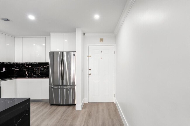 Building Photo - 9405 SW 76th St