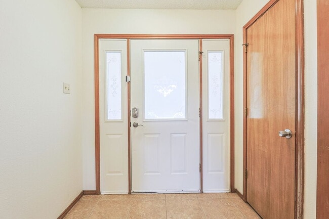 Building Photo - 3 Bedroom with updates