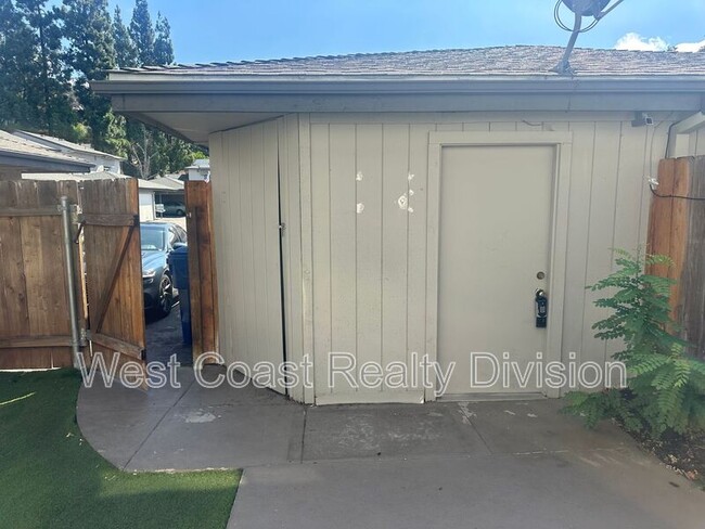 Building Photo - 10635 Aristocrat Ct