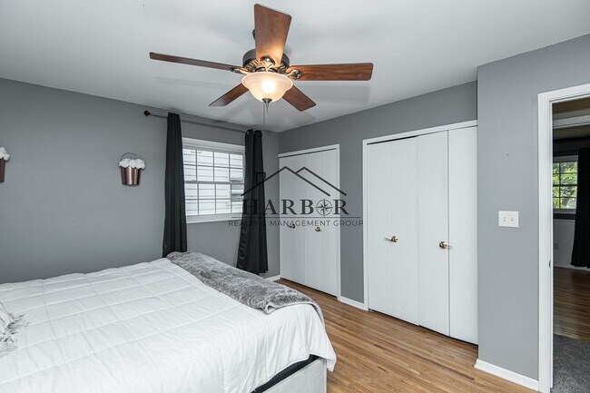 Building Photo - Your NW Sanctuary: 4-BR Single Family Home