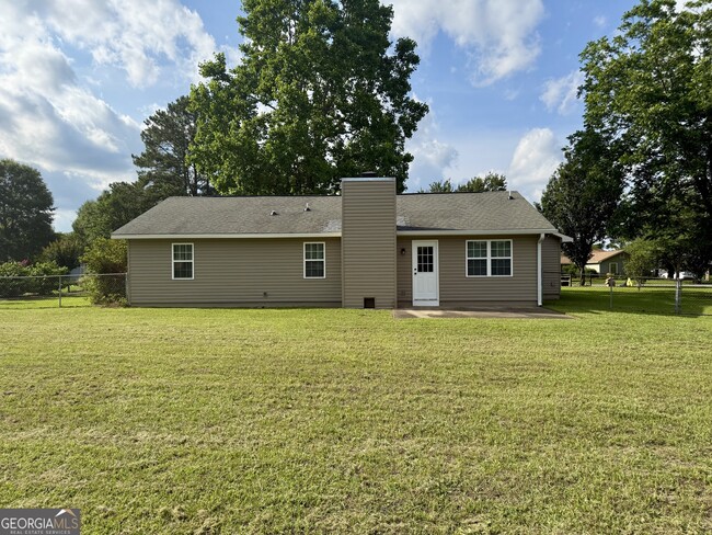 Building Photo - 104 Woodcarver Trail
