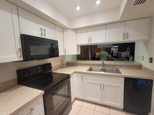 Building Photo - 2084 Sunset Grove Ln