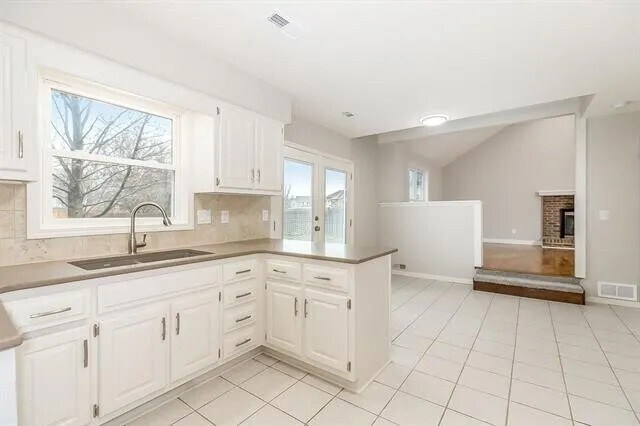 Building Photo - 1205 E Sleepy Hollow Dr