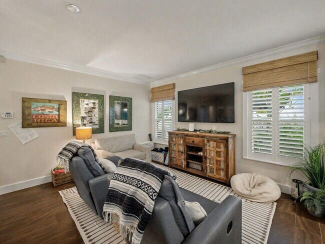 Building Photo - 8121 SE Orchard Terrace