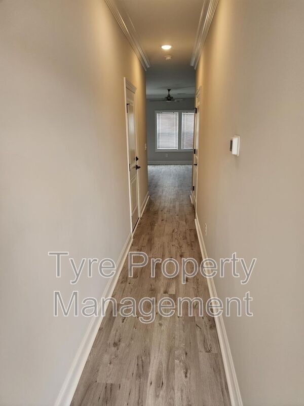 Building Photo - 2104 N Kali Ln