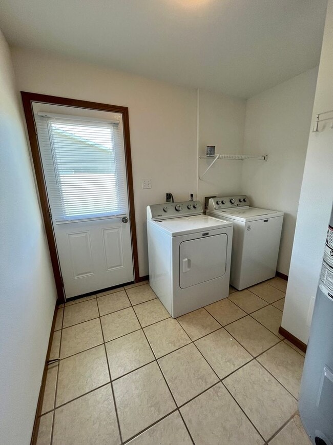 Building Photo - All Inclusive Duplex | 3 Bed | 2 Bath