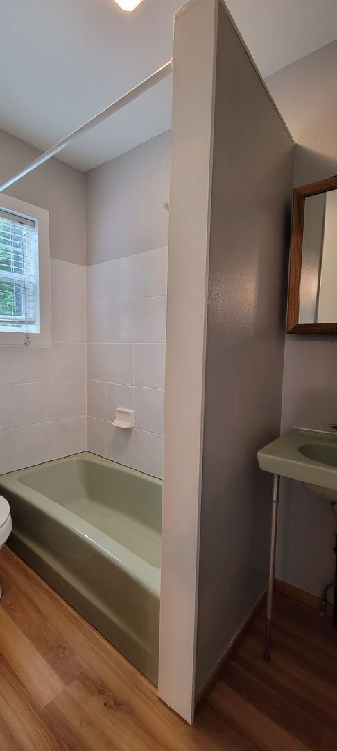 Building Photo - 744 SE Cleveland Ave