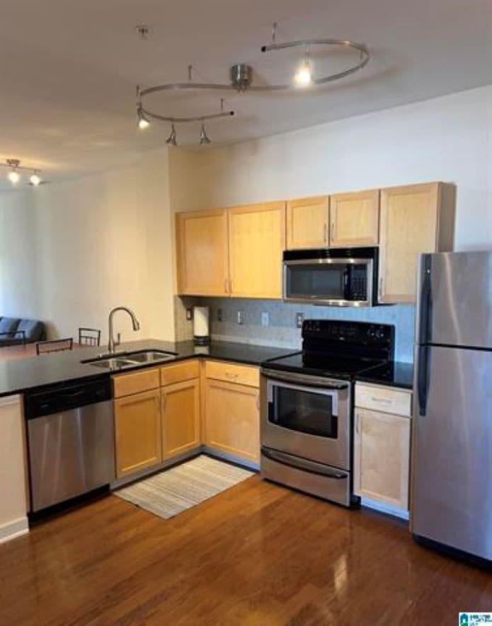 Full Kitchen - 2020 5th Ave S