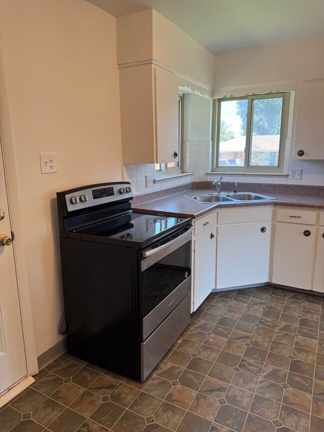 Kitchen - 4603 Otis St