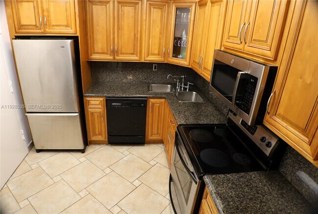 Building Photo - 1833 S Ocean Dr