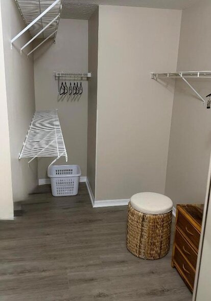 Building Photo - 9391 Bridgeport Dr