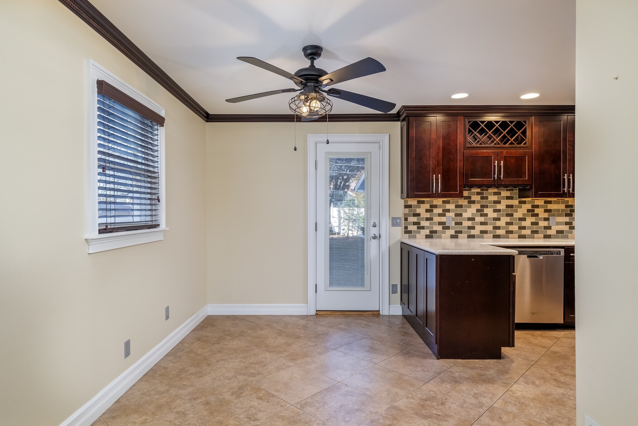 Building Photo - 762 Caryl St