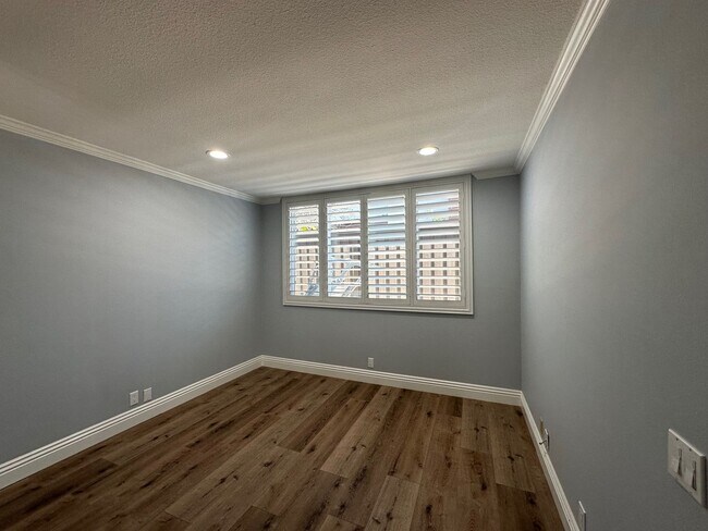 Building Photo - Stunning 4+2 Pool Home Home In Westlake Hi...