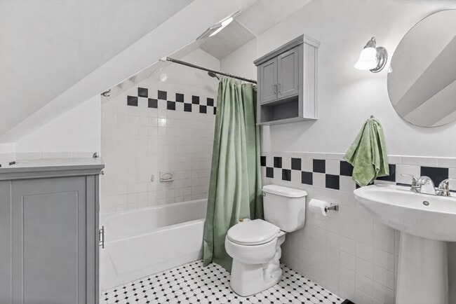Building Photo - 17 Bonair St