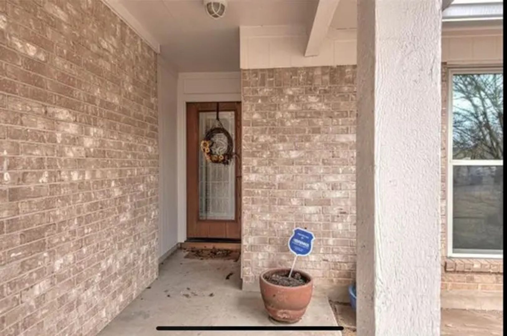 Building Photo - 605 Apache Trail