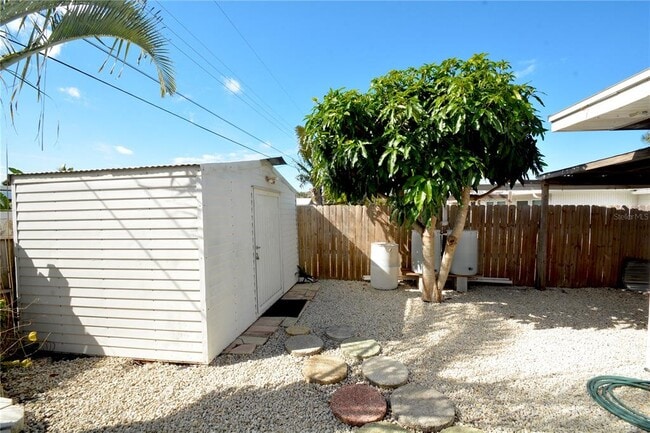 Building Photo - 1313 Mango Ave