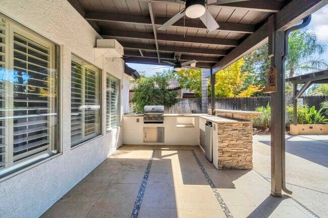 Building Photo - 3513 W Vartikian Ave