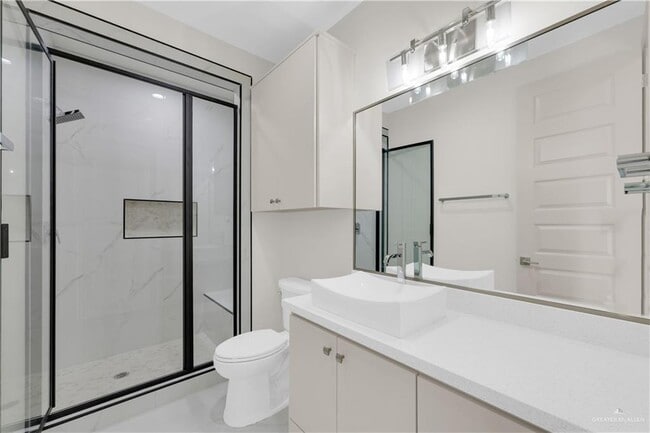 Building Photo - 15 Canary Ave