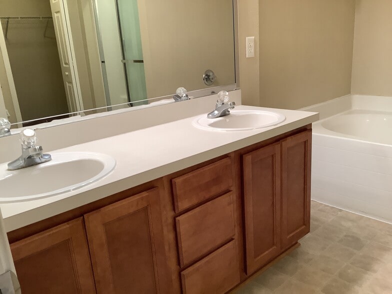 Building Photo - 117 Marisco Way