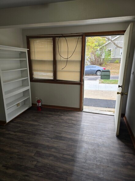 Building Photo - 705 28th St