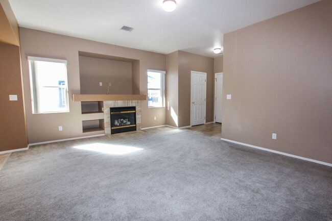 Building Photo - Quailwood Move In Special