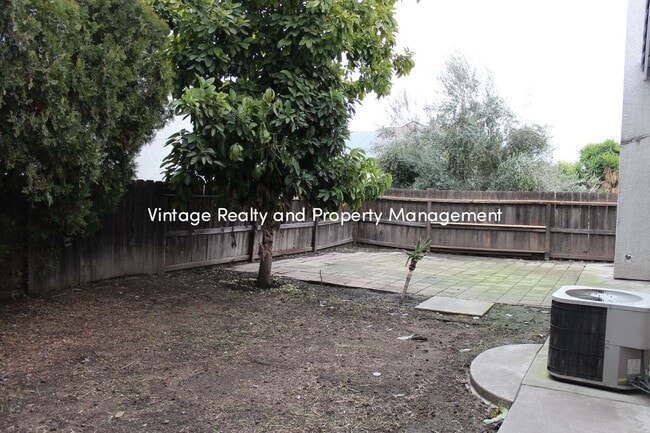Building Photo - Back On The Rental Market Recently Updated...